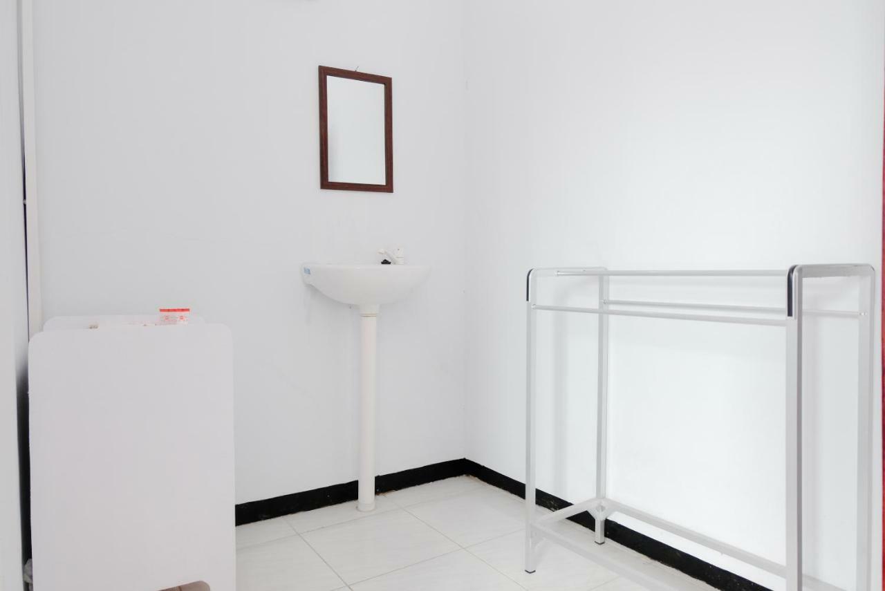 Reddoorz Syariah @ Puncak Buring Otel Malang Oda fotoğraf